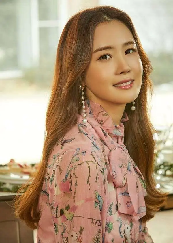 韩剧整容女明星_崔智友蔡琳李多海颜值变化_童年韩剧女主整容后遗症