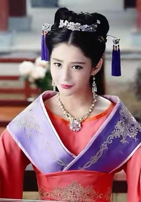 女明星身材管理_女明星 健身 张_李心艾身材变化