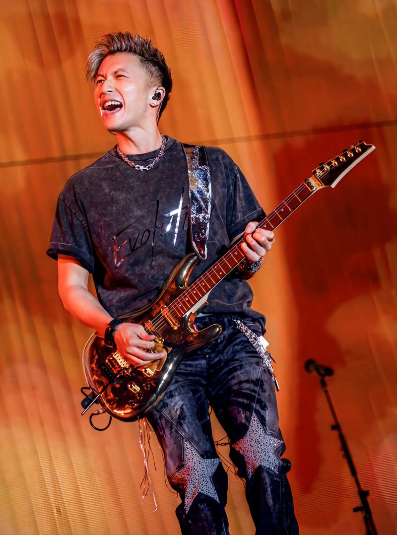 激圈娱乐明星男主是谁_娱乐圈reaction_娱乐圈男明星激