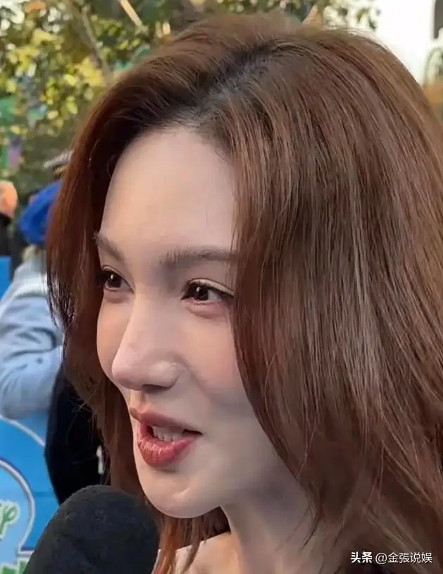 女明星脸上有疤痕_金晨鼻子翻车 高清镜头暴露疤痕 网友质疑演技外貌