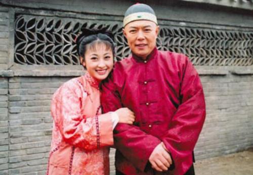 她被誉为“回族第一美女”，被张铁林看中而大火，37岁过成这样