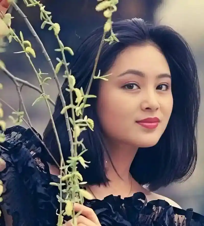 朱珠陈红袁咏仪郭晶晶景甜_娱乐圈天生富贵相女星_旺夫面相的女明星