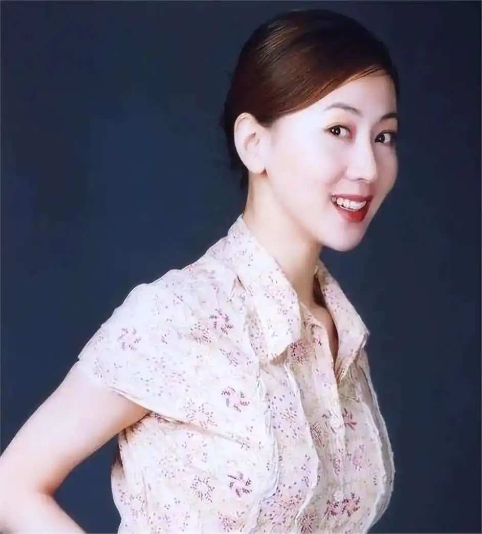 中国女明星人体艺术_汤加丽艺术人生经历_汤加丽人体艺术写真