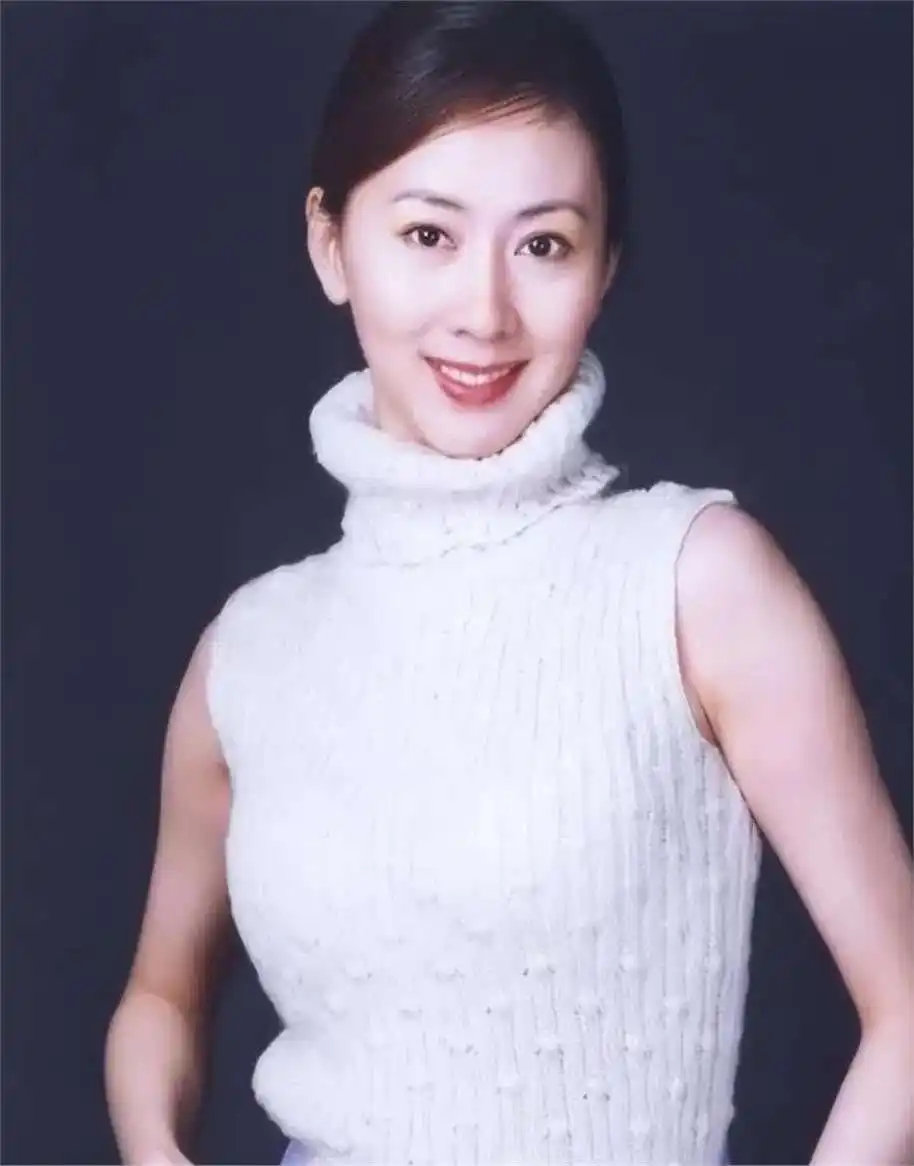 汤加丽人体艺术写真_汤加丽艺术人生经历_中国女明星人体艺术